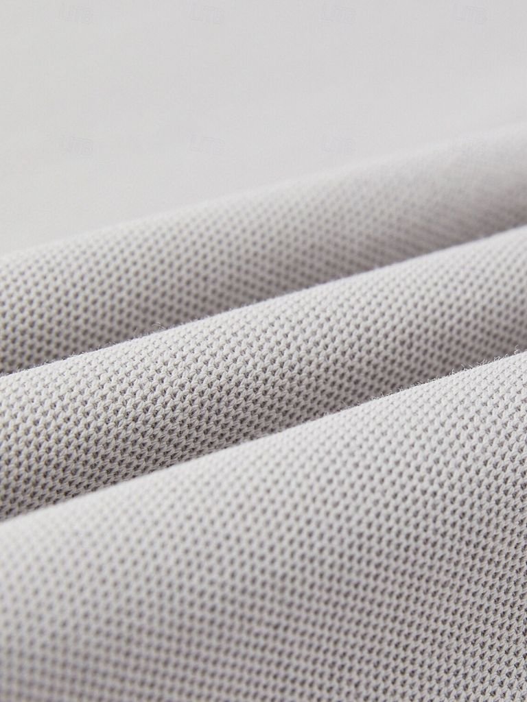 Polo uomo vestibilità regolare, ideale per stile casual e formale. Colletto a contrasto elegante.