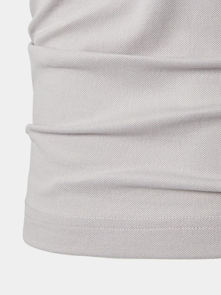 Polo uomo versatile, perfetta per ufficio e tempo libero. Colletto a contrasto per un tocco chic.