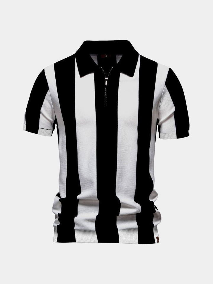 Polo uomo casual-chic a righe con zip. Abbigliamento maschile moderno, perfetto per l'estate.