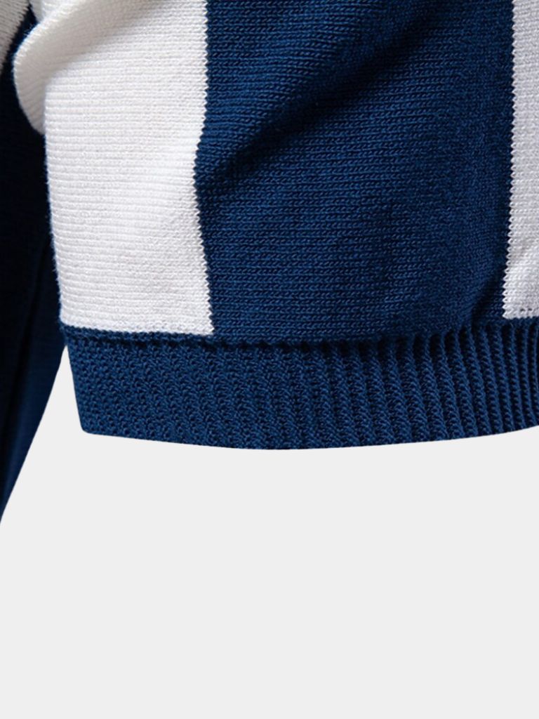 Polo estiva da uomo, a manica corta, con zip e motivo a righe. Stile moderno e confortevole.