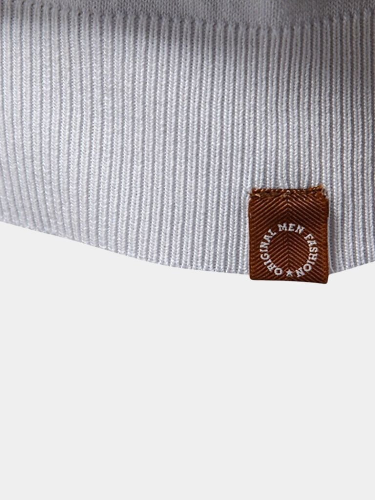 Polo uomo a righe distintive, collo a zip, moda maschile, stile moderno e versatile.