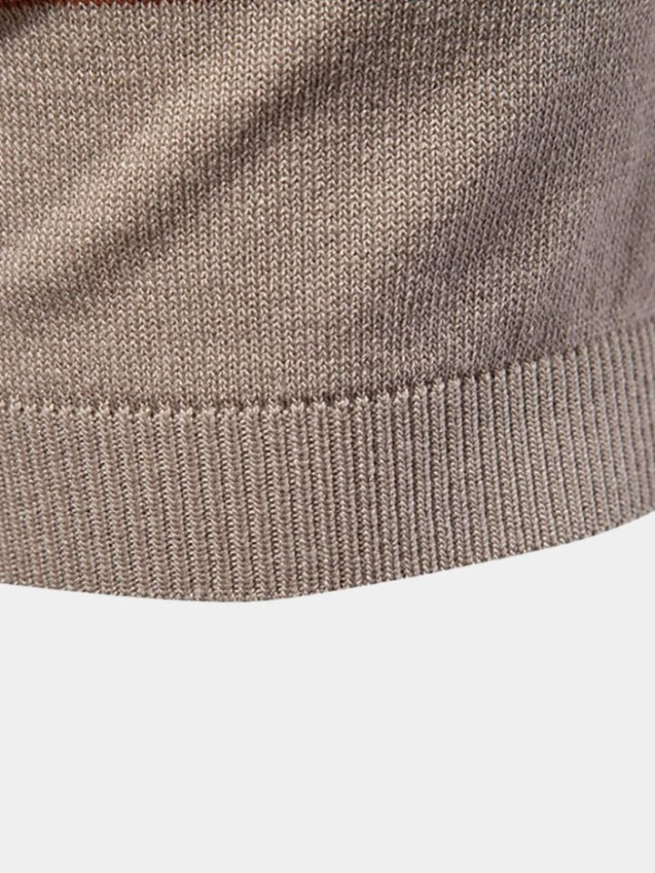 Polo estiva da uomo a righe con collo a zip, per un outfit moderno e sofisticato.