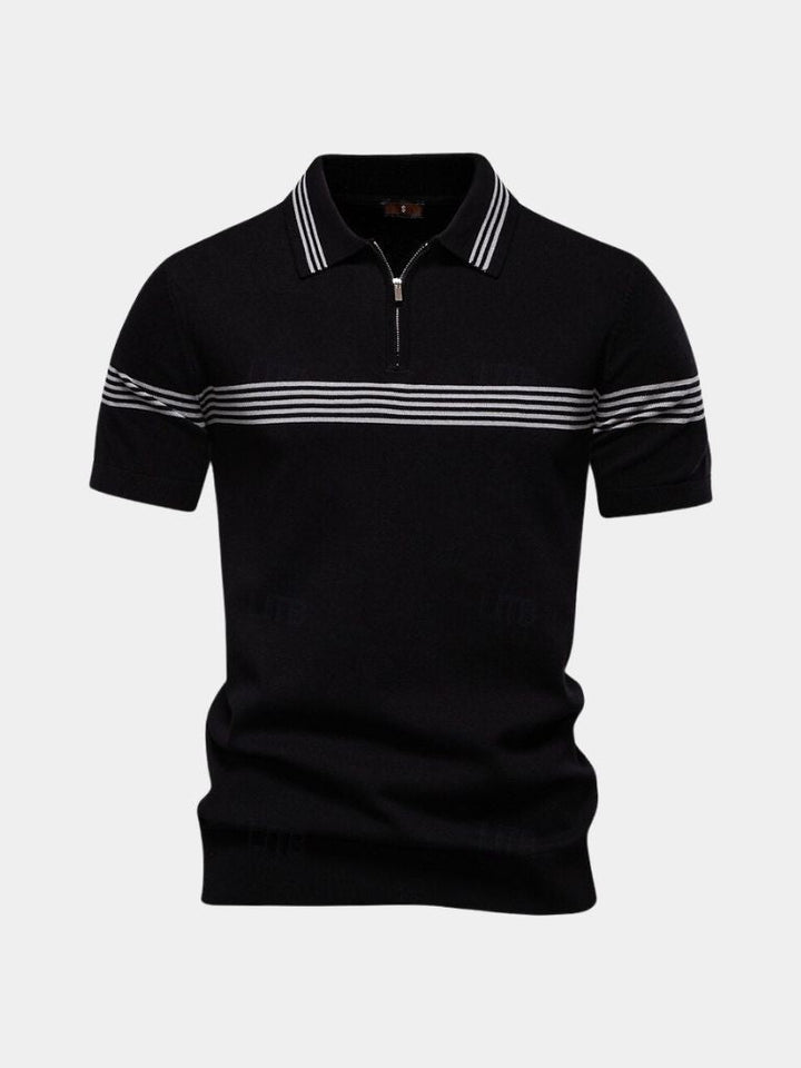 Polo uomo elegante a righe con collo a zip, stile smart casual per moda maschile.