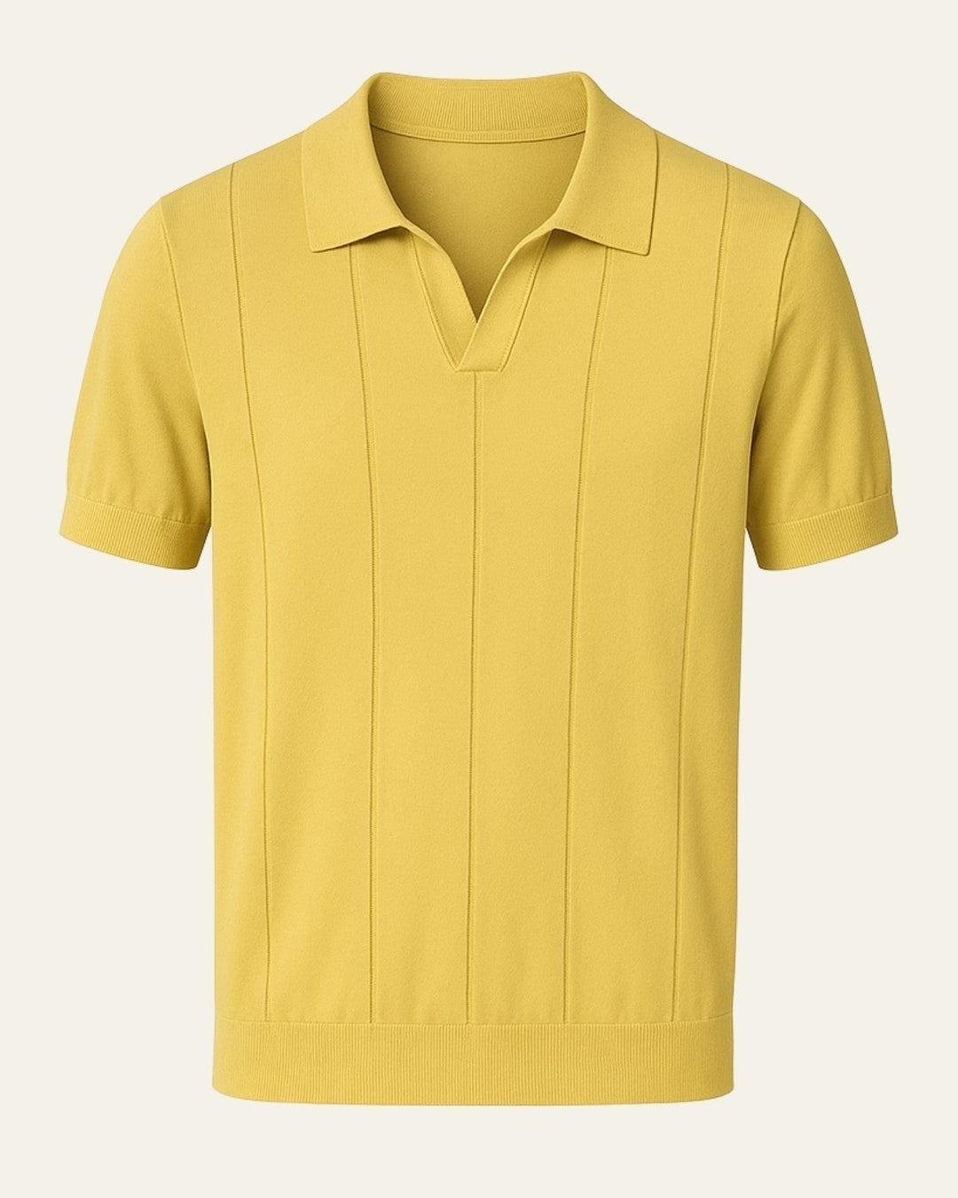 Top uomo bianco a coste con colletto aperto. Polo slim fit, stile casual elegante e moderno per primavera ed estate.