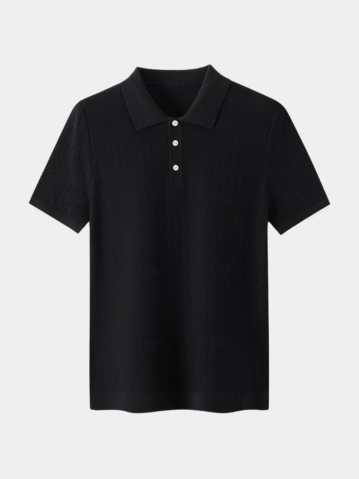 Polo maschile a maniche corte, elegante motivo chevron. Ideale per la moda uomo.