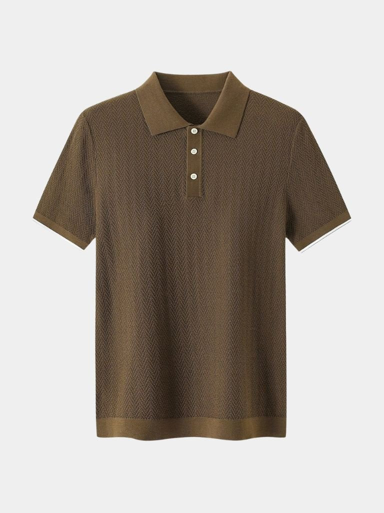 Polo maschile casual con design chevron, perfetta per un look estivo.