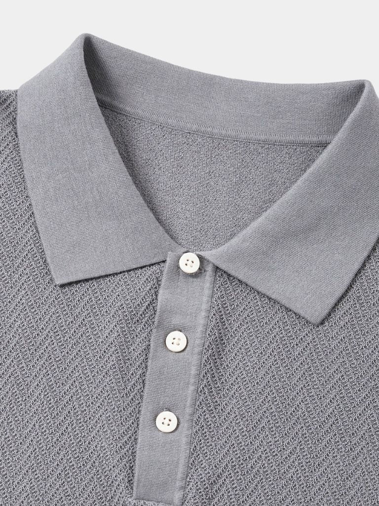 Moda uomo: polo casual in cotone, maniche corte, con trama chevron.