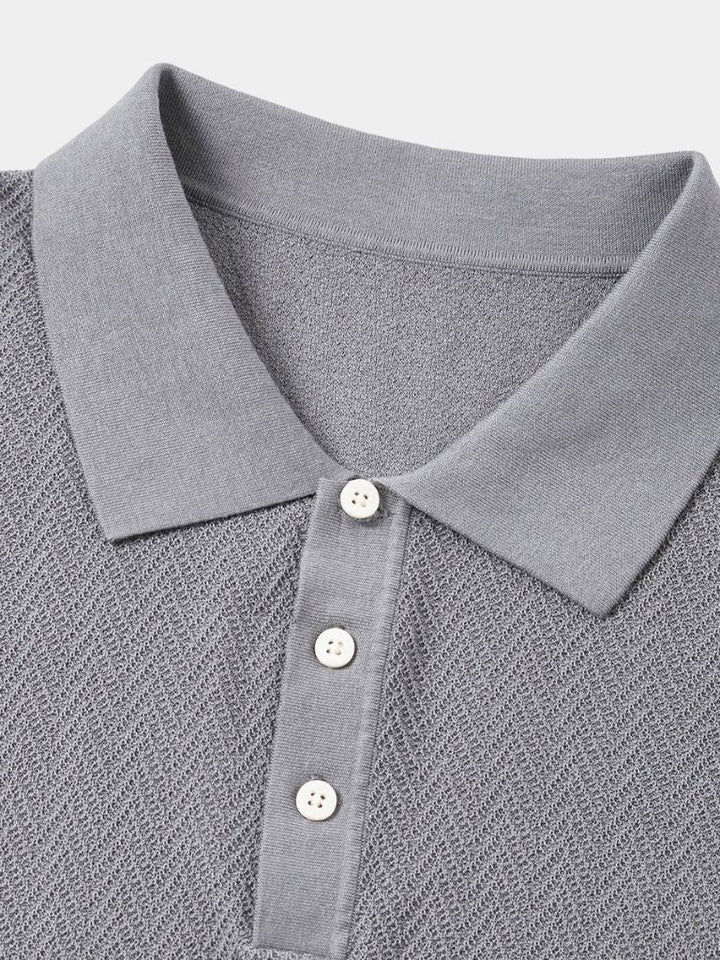 Moda uomo: polo casual in cotone, maniche corte, con trama chevron.