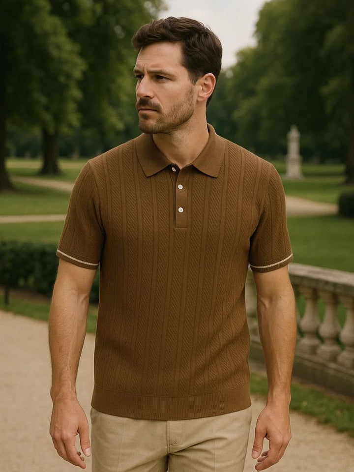 Polo uomo grigia a manica corta con texture, ideale per uno stile casual chic e abbigliamento maschile.
