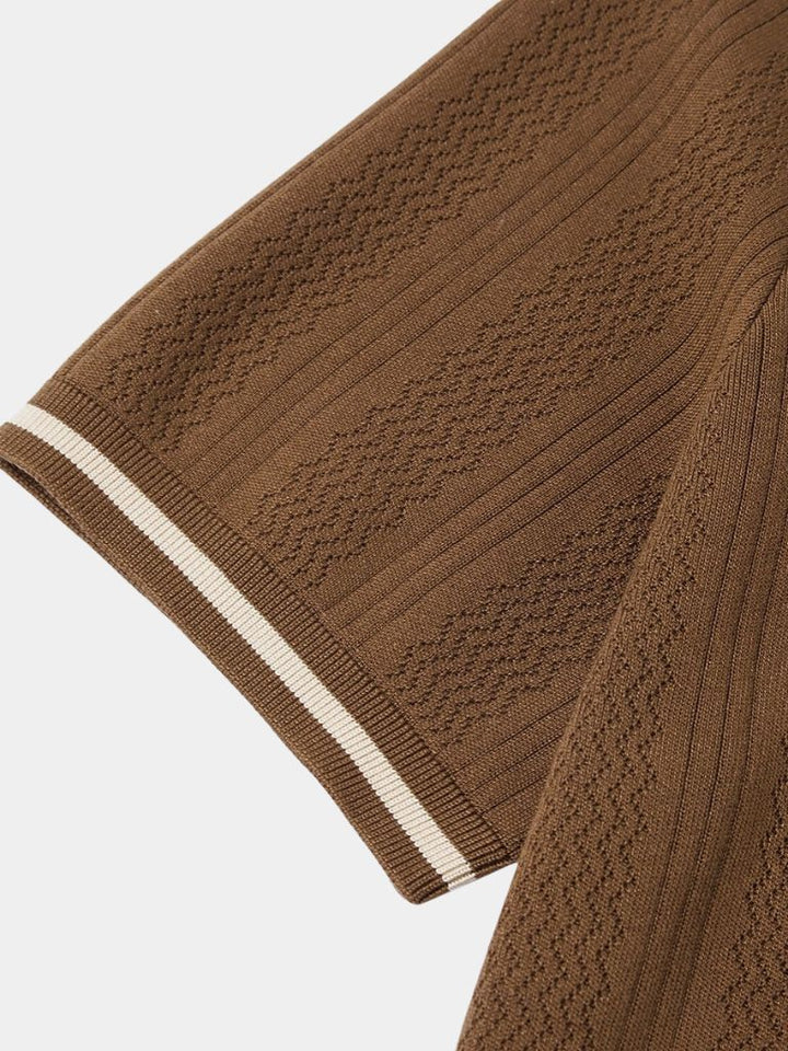 Polo a manica corta da uomo con texture morbida a rilievo, per un comfort e uno stile senza tempo.