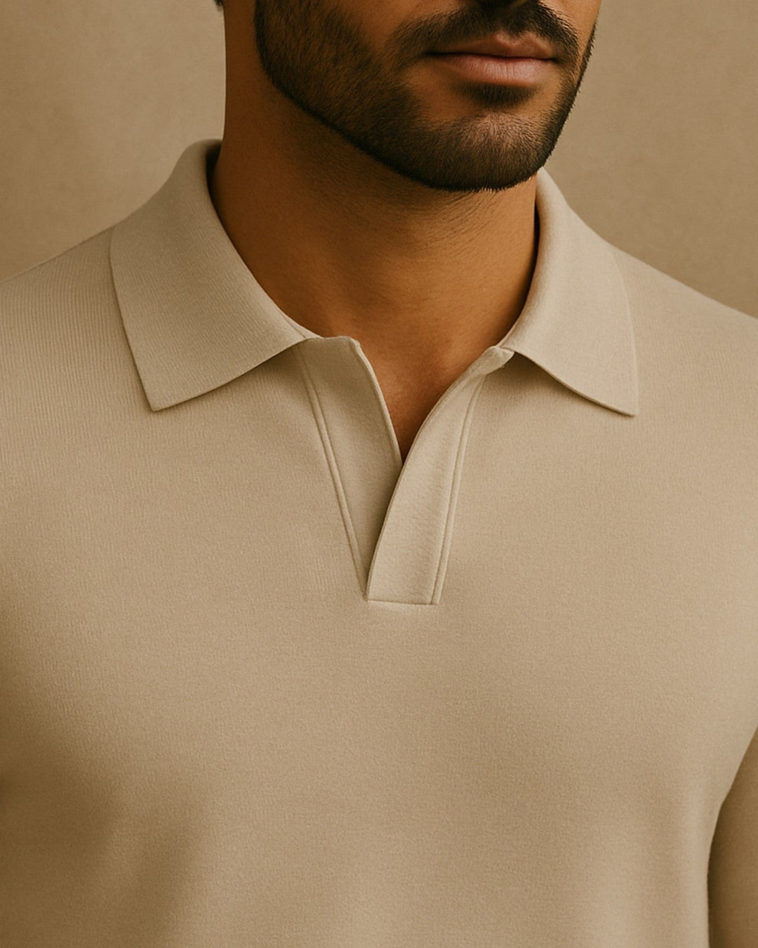 Polo uomo a maniche lunghe per massimo comfort e stile. Essenziale per un guardaroba maschile elegante.