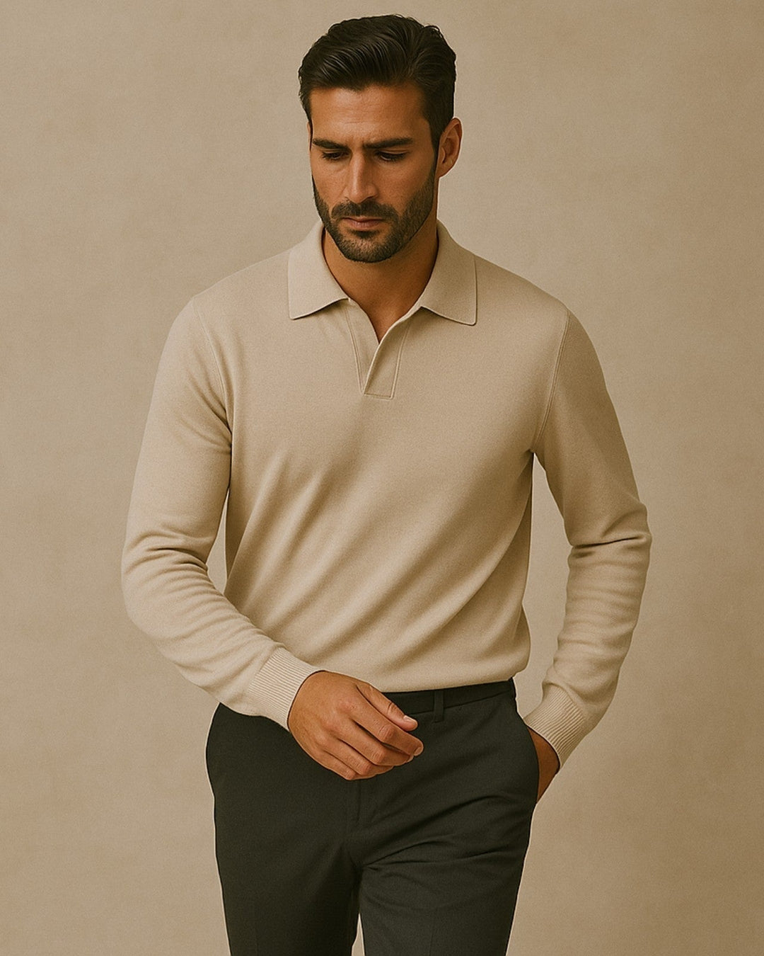 Polo uomo maniche lunghe con colletto classico, look raffinato. Un capo versatile per la moda maschile.