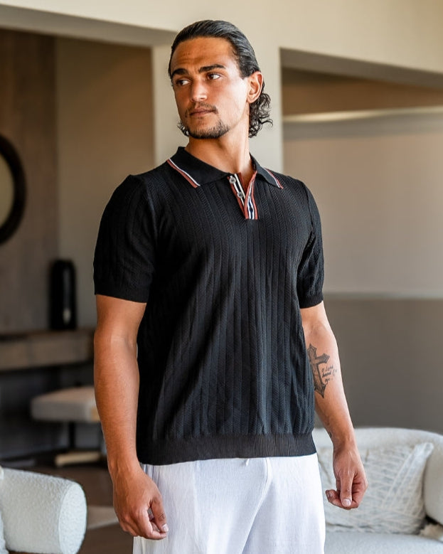 Polo da uomo elegante e leggera, con tessuto traspirante per un comfort superiore.