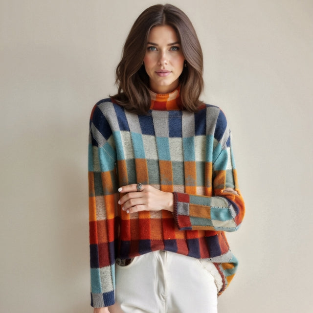 Pullover donna casual a quadri con collo alto, perfetto per il comfort autunnale.