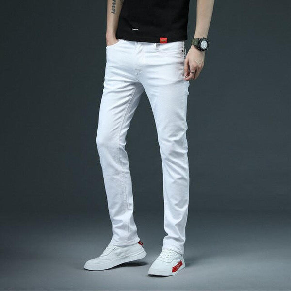 Jeans dritti uomo classici, vestibilità regolare, ideali per look casual quotidiani e comfort maschile.