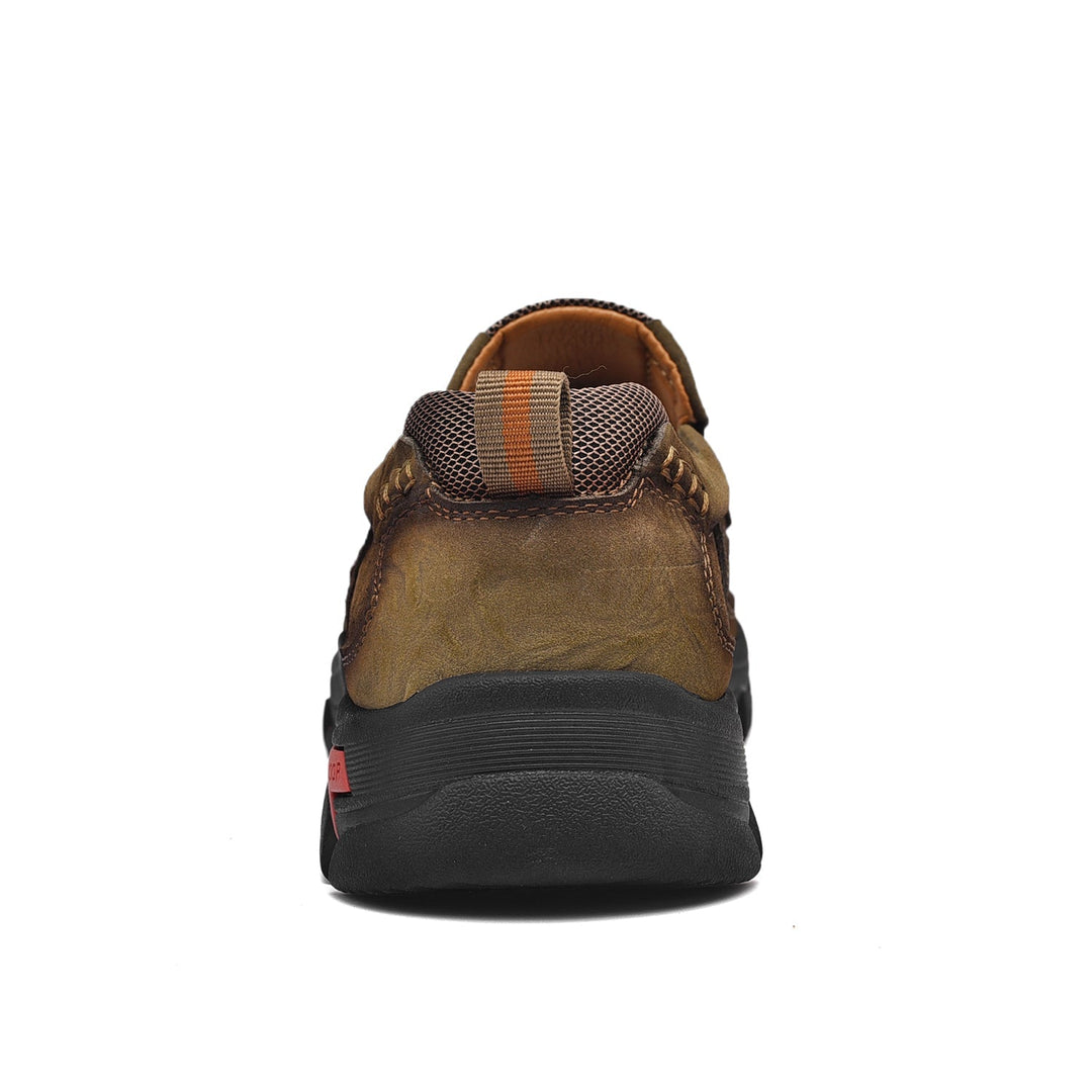 Scarpe slip-on nere uomo, comode per camminare, con supporto ammortizzato per il piede.