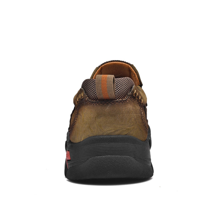 Scarpe slip-on nere uomo, comode per camminare, con supporto ammortizzato per il piede.