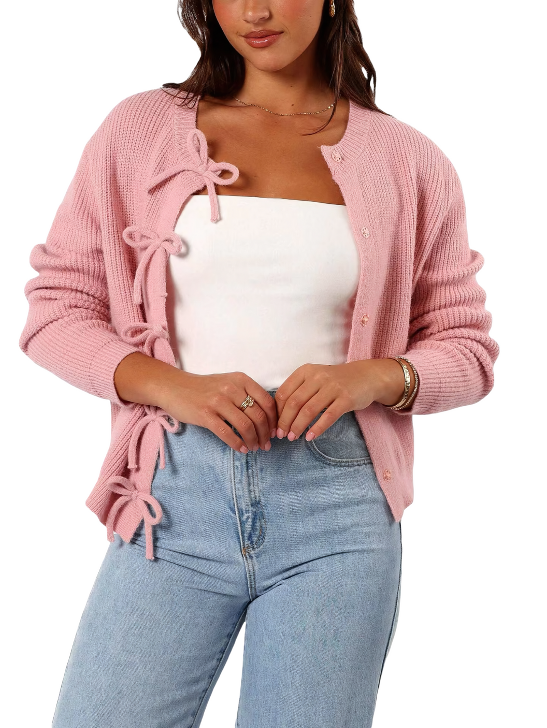 Cardigan donna elegante beige con laccetti, stile autunnale versatile, perfetto per look casual chic.