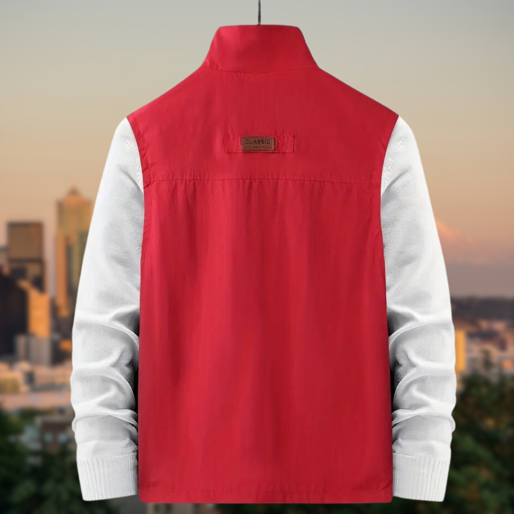 Gilet uomo senza maniche per stile casual e avventura. Multitasche, zip, colori moda. Abbigliamento pratico.