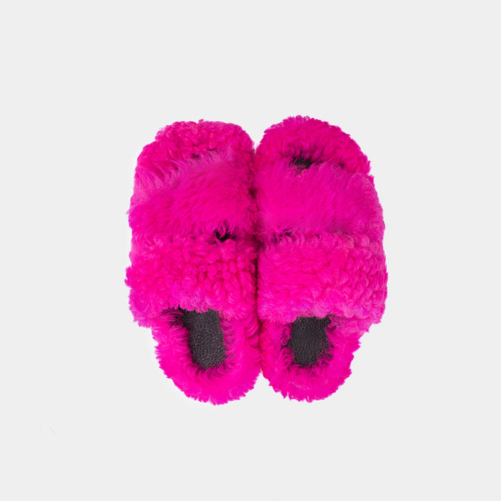 Eleganti pantofole donna fucsia moda con doppia fascia e interni in montone per calore.