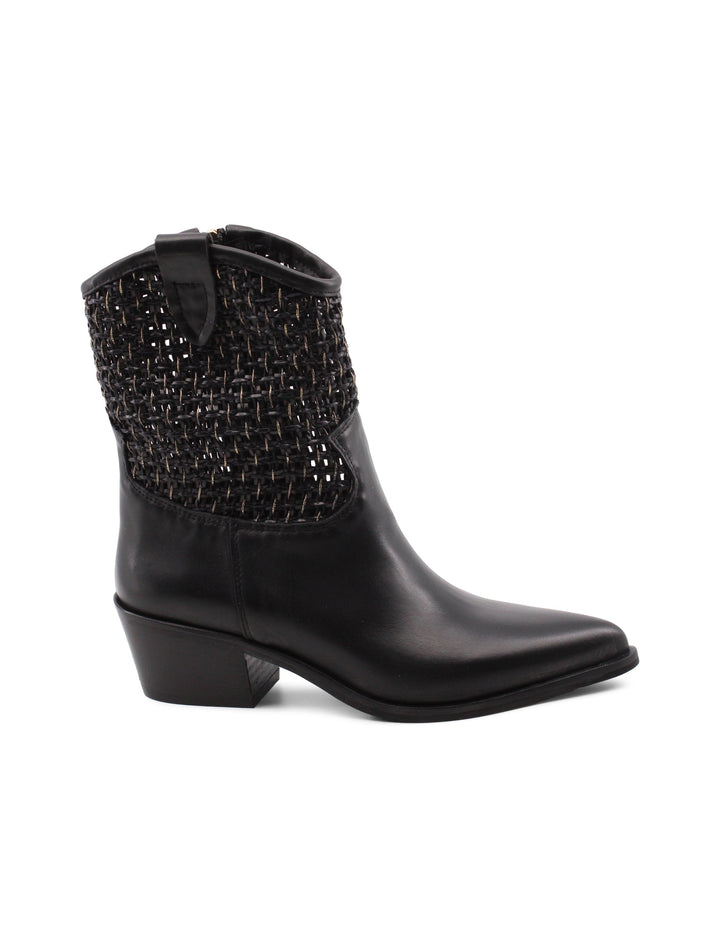 Stivaletti texani donna neri in pelle con dettaglio intreccio. Tacco 5 cm per un tocco di moda e comfort.