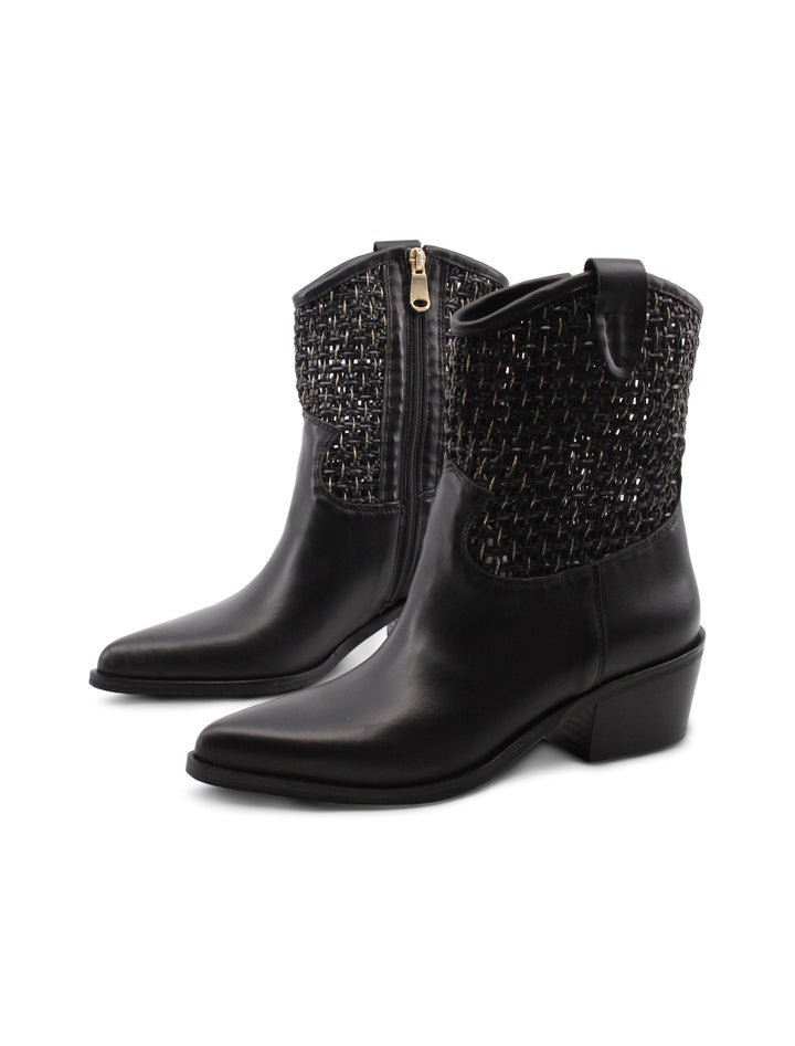Eleganti stivaletti texani donna neri in vera pelle, con tacco basso 5 cm. Perfetti per outfit di moda casual.