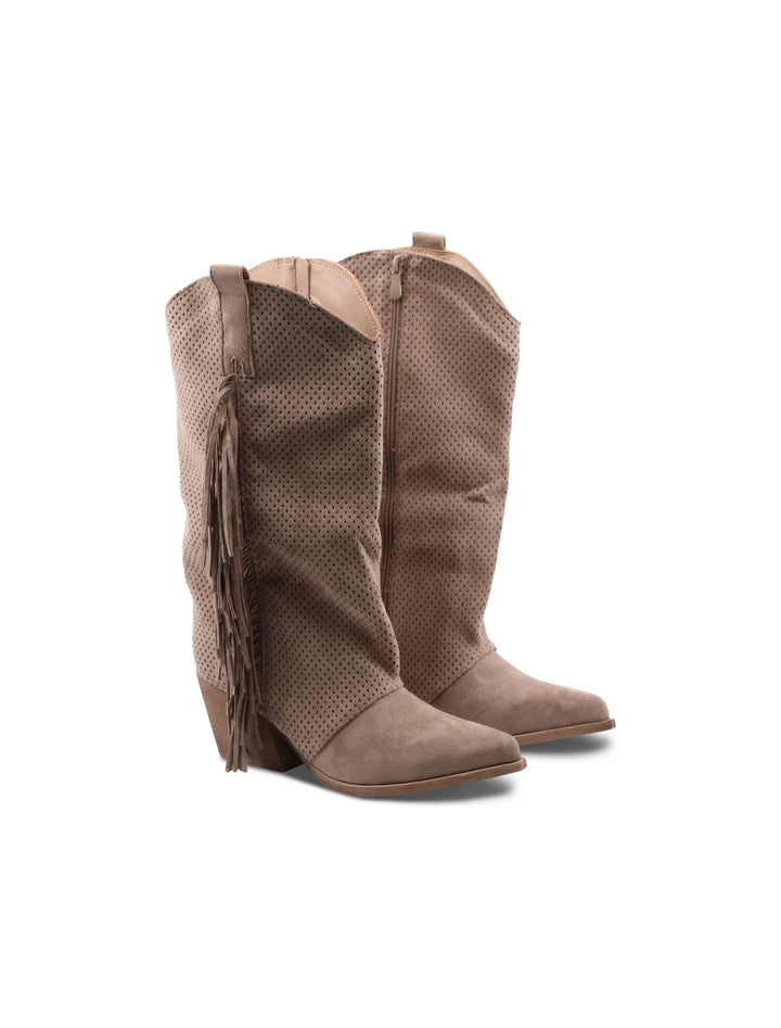 Stivali texani donna marrone chiaro con frange e tacco 7 cm. Perfetti per un look western chic autunnale.