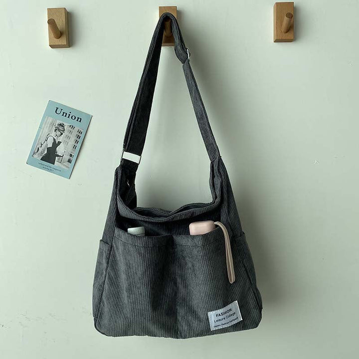 Borsa a tracolla in velluto a coste da donna, stile casual chic per ogni look.