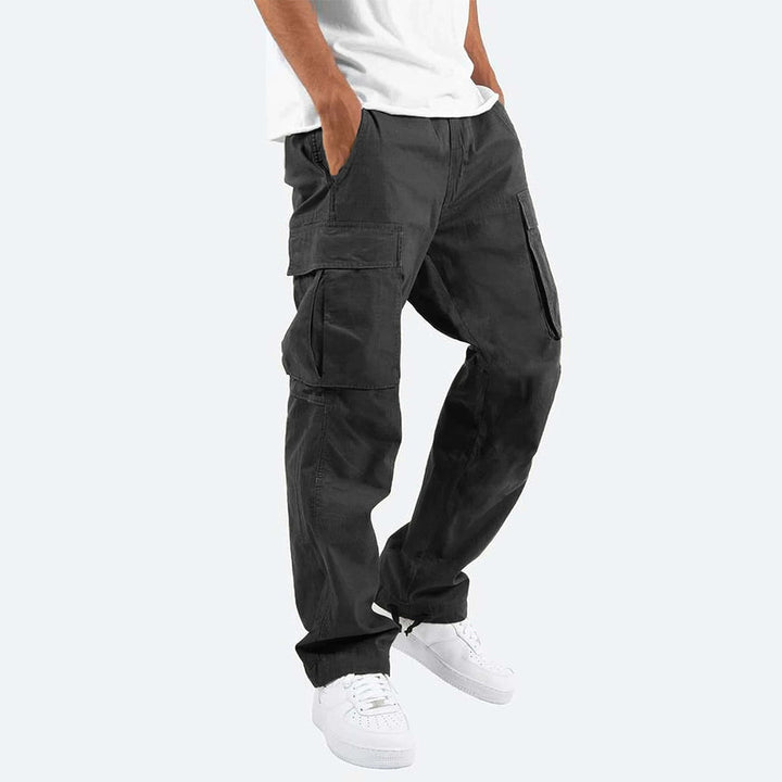 Pantaloni cargo tattici da uomo, resistenti e multitasche, ideali per avventura outdoor e stile quotidiano.