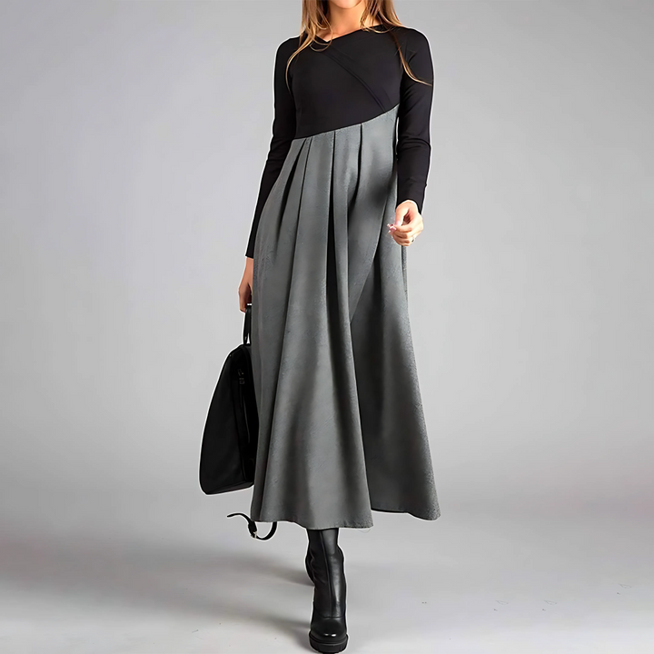 Abito lungo plissettato donna, elegante e fluido, con maniche lunghe. Ideale per un look chic e raffinato.