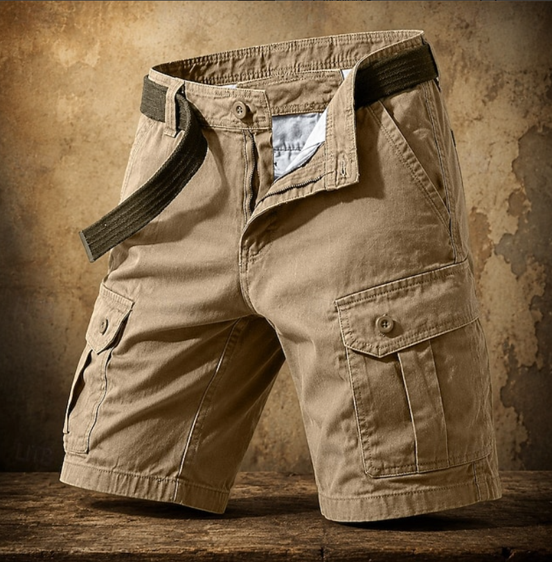 Bermuda cargo uomo in cotone leggero con tasche laterali, ideali per comfort e stile casual estivo.