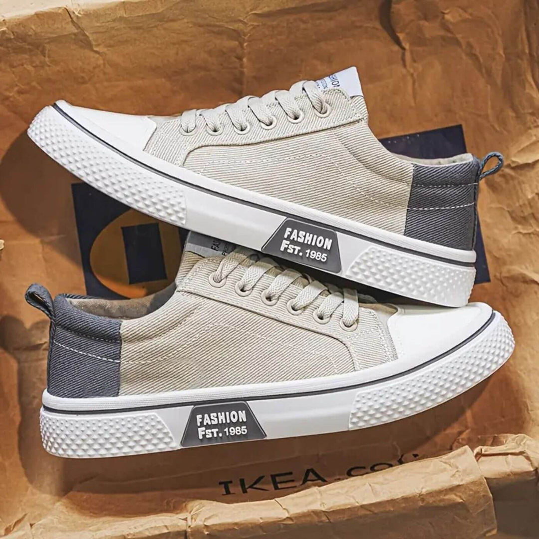 Eleganti sneakers blu da uomo con lacci, perfette per un look casual e confortevole ogni giorno.