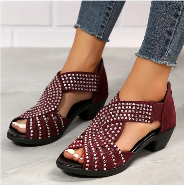 Sandali estivi donna con supporto plantare, tacco basso, disponibili in nero, borgogna, beige. Comfort casual.