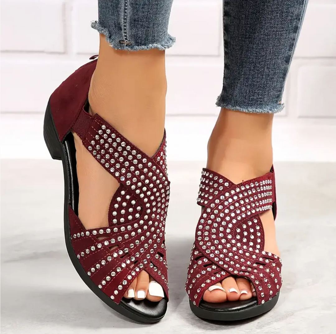 Sandali donna traspiranti con cerniera, supporto plantare e tacco basso per comfort estivo.