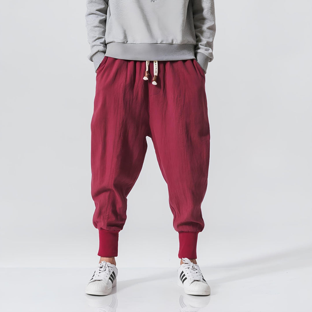 Pantaloni uomo casual cavallo basso neri, vita elasticizzata per comfort e stile streetwear moderno.