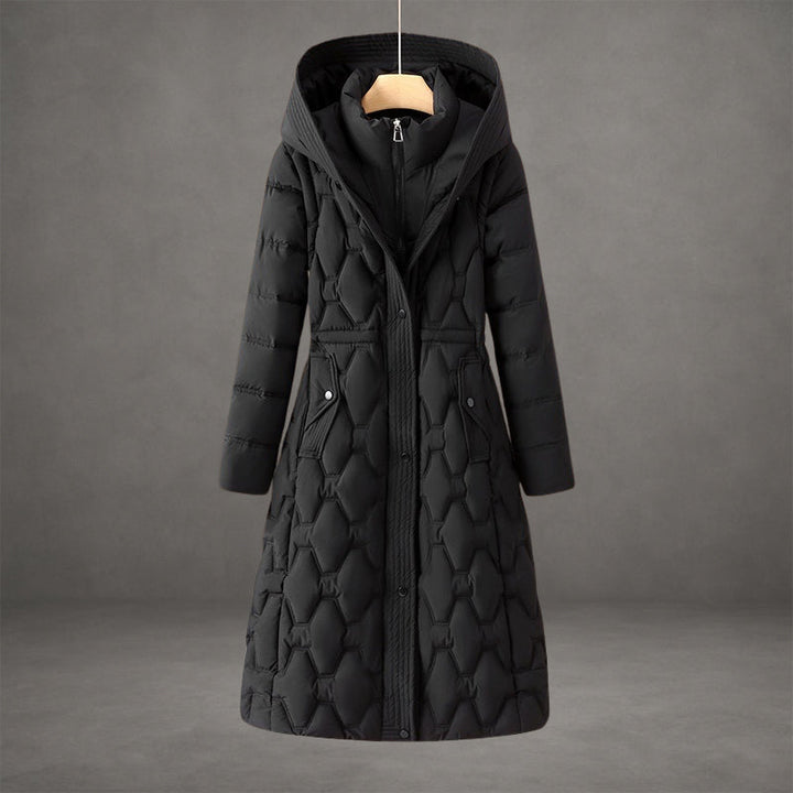 Piumino lungo da donna trapuntato, con cappuccio caldo. Design elegante per l'inverno.