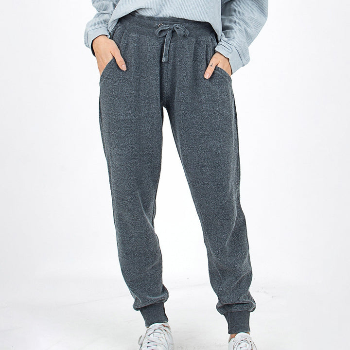 Jogger donna comodi con vita elastica, perfetti per tempo libero e relax quotidiano.