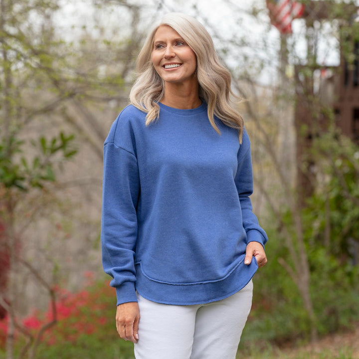 Poncho donna melange, elegante e moderno, con orlo asimmetrico. Perfetto per un tocco di moda casual.