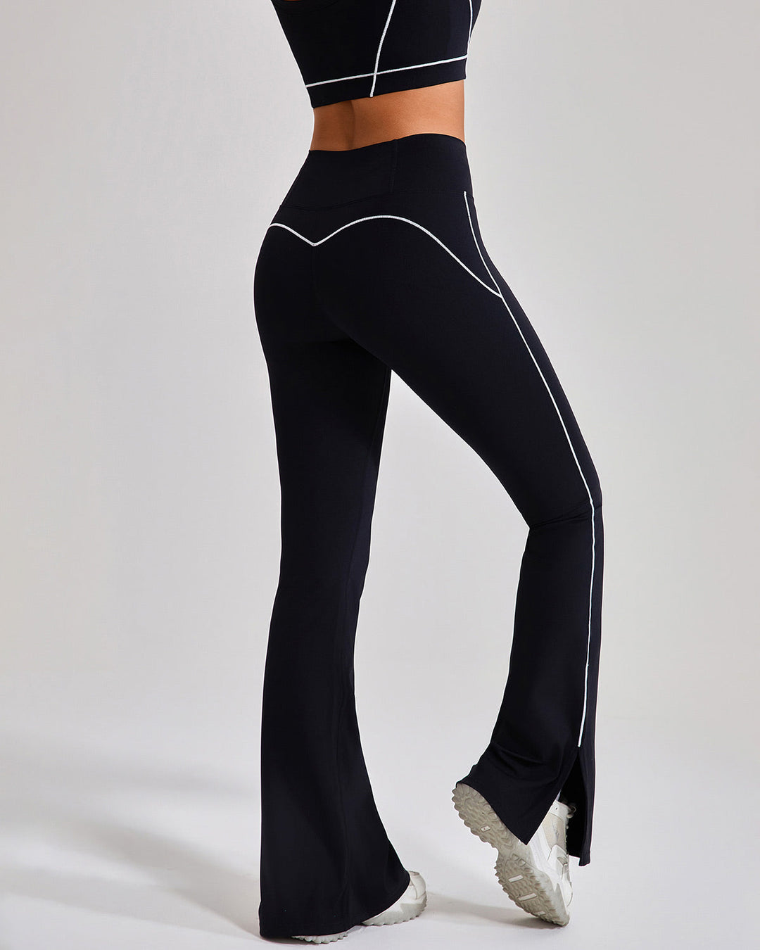 Leggings donna a zampa d'elefante con vita alta, spacco e piping a contrasto, comodi per stile casual.