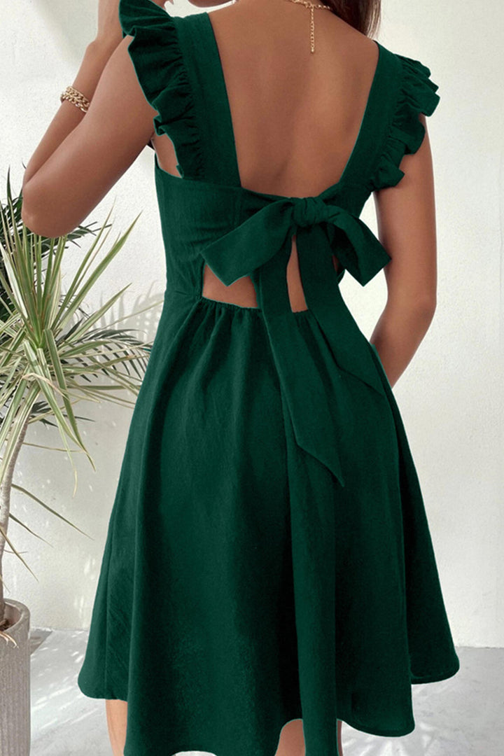 Abito mini estivo donna, vista frontale. Dettagli scollo quadrato e laccetti che valorizzano il look estivo.