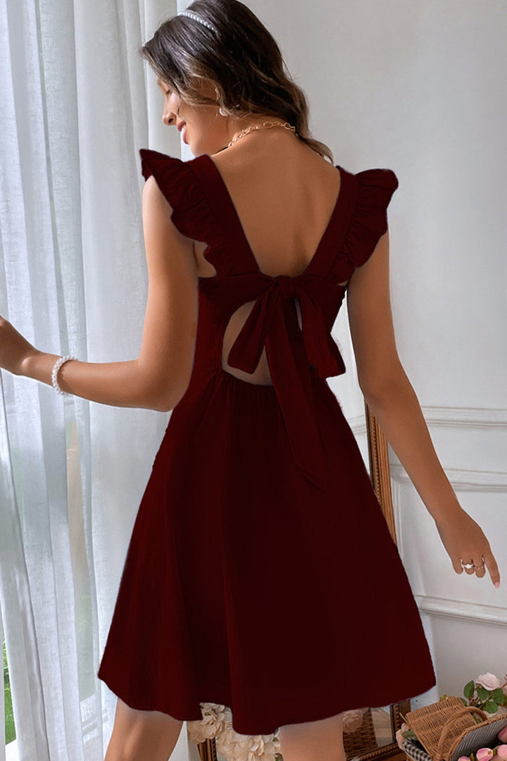 Abito mini estivo donna con scollo quadrato, laccetti e balze. Perfetto per un look moda estate casual chic.