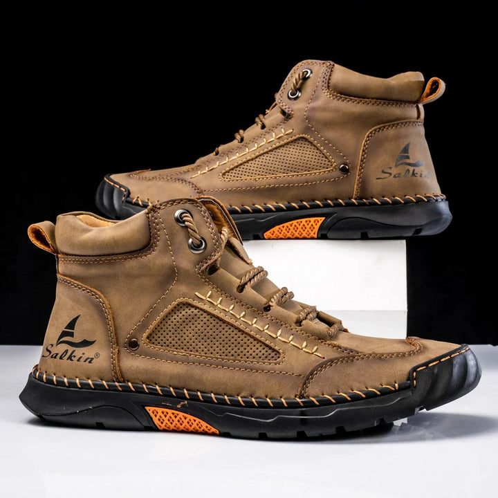 Stivaletti uomo resistenti in pelle, per trekking e stile urbano. Comfort alla caviglia, perfetti per l'autunno-inverno.