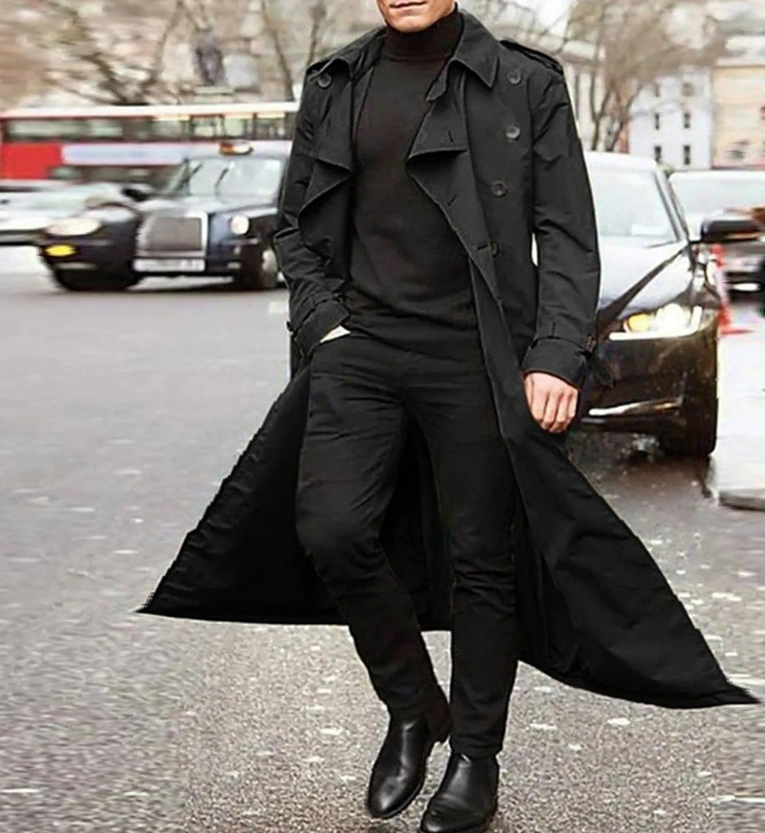 Giacca trench uomo classica, ideale per abbigliamento maschile elegante e protezione dal vento. Soprabito versatile.