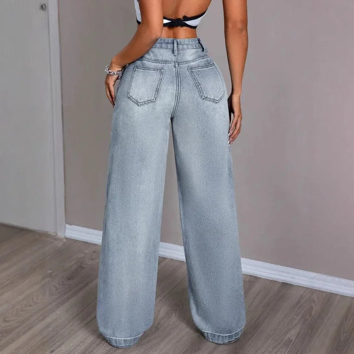 Pantaloni jeans donna baggy a vita alta, stile vintage. Denim azzurro, vestibilità rilassata e comoda per tutti i giorni.