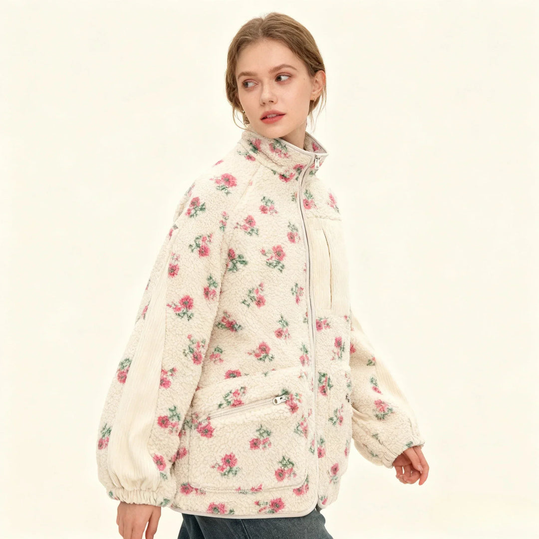 Giacca invernale donna floreale crema e marrone, calda e stilosa. Ideale per un look casual comodo. Moda inverno.