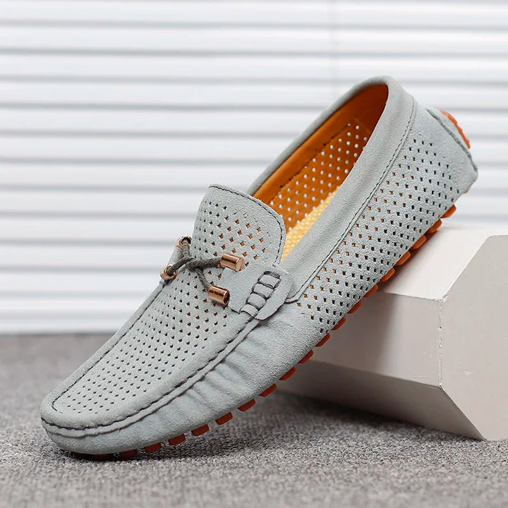Mocassini casual uomo grigi, traspiranti e confortevoli, con design slip-on. Perfetti per la moda estiva.