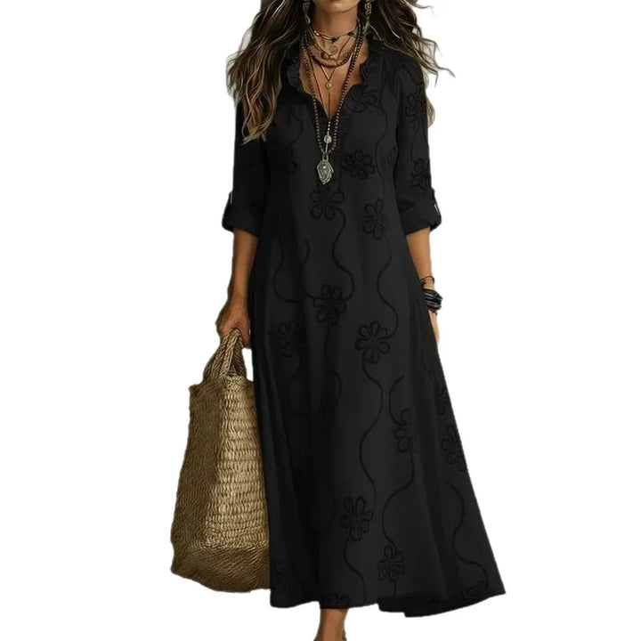 Abito floreale da donna, elegante e leggero, ideale per serate estive o eventi casual.