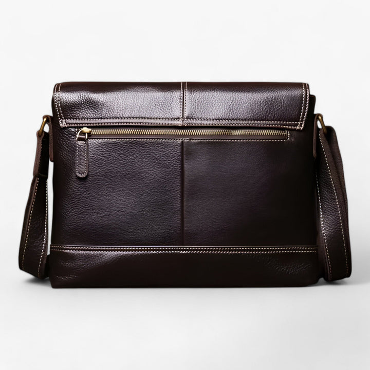 Interno multiscomparto della pratica borsa messenger unisex per organizzazione.