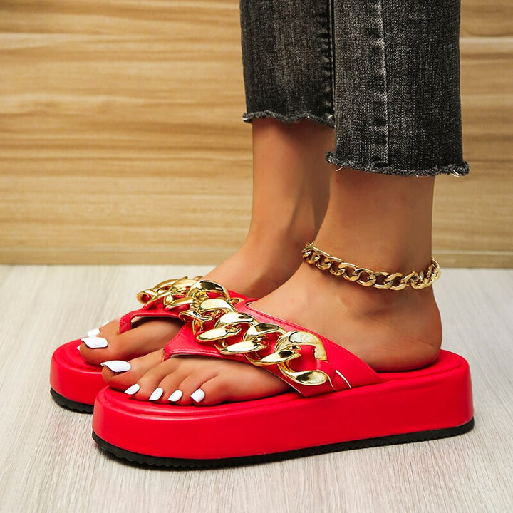 Ballerine nere donna slip-on con catena, punta arrotondata e suola piatta. Comfort e stile casual garantiti.