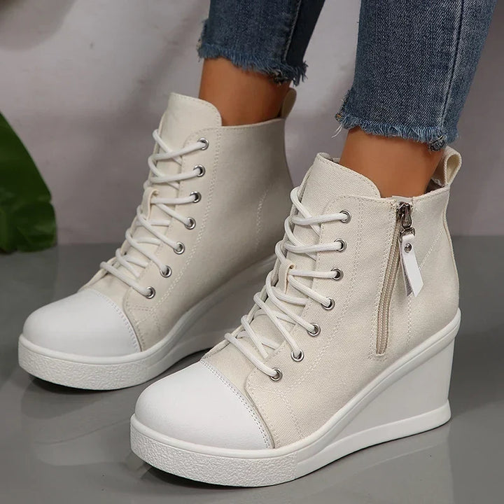 Scarpe sneakers donna con zeppa, zip e allacciatura, perfette per outfit urbani e casual.